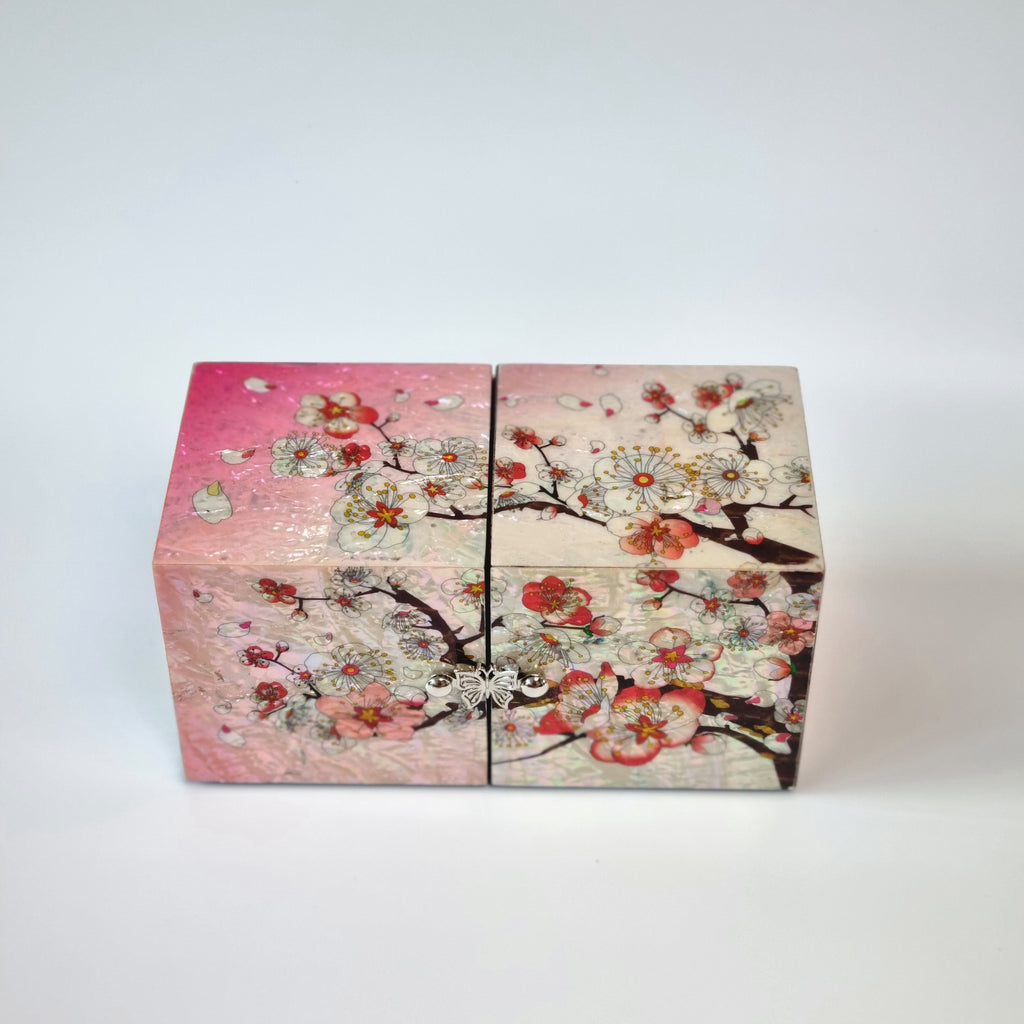 Korean plum blossom pink jewerly box made of mother of pearl with a spring feel