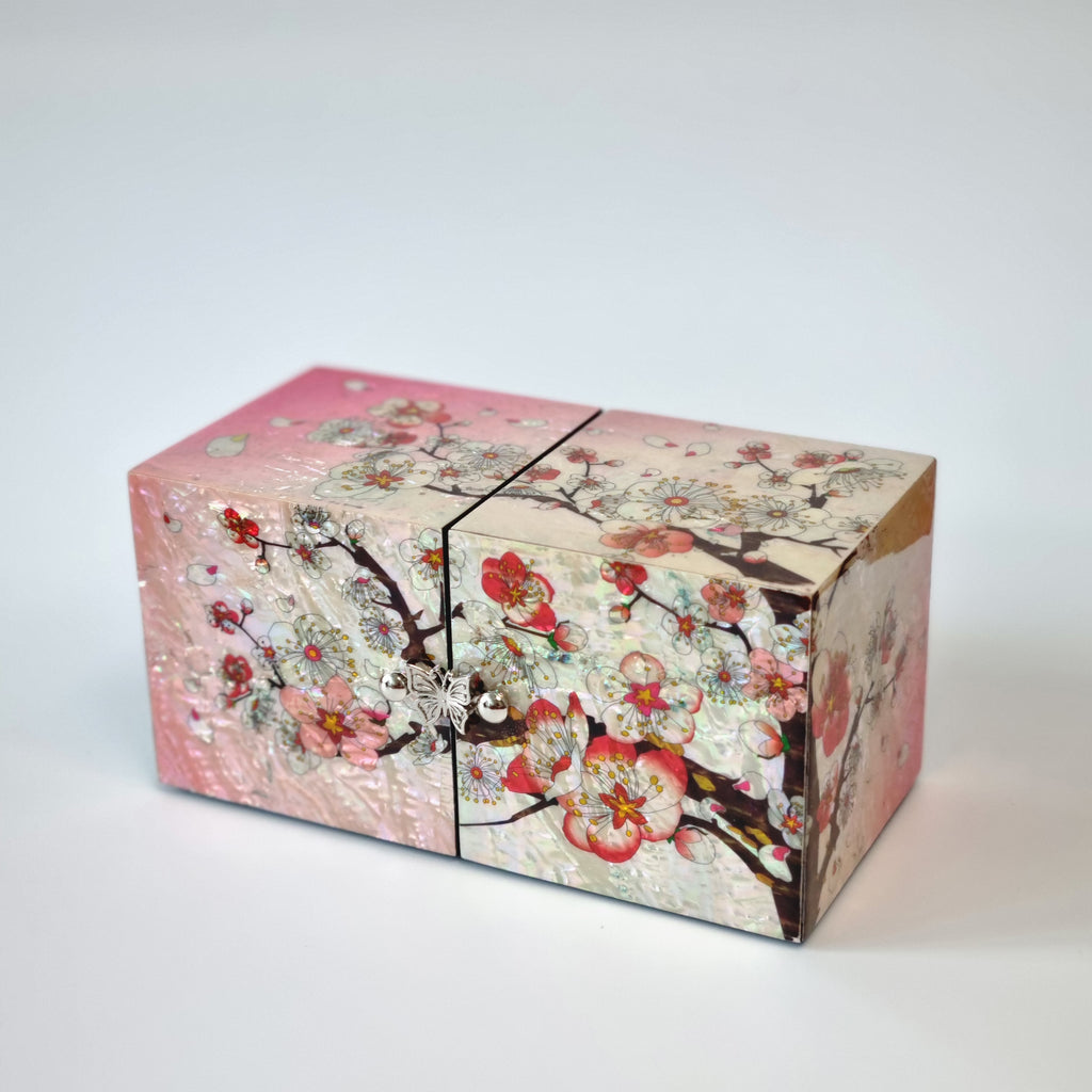 Korean plum blossom pink jewerly box made of mother of pearl with a spring feel