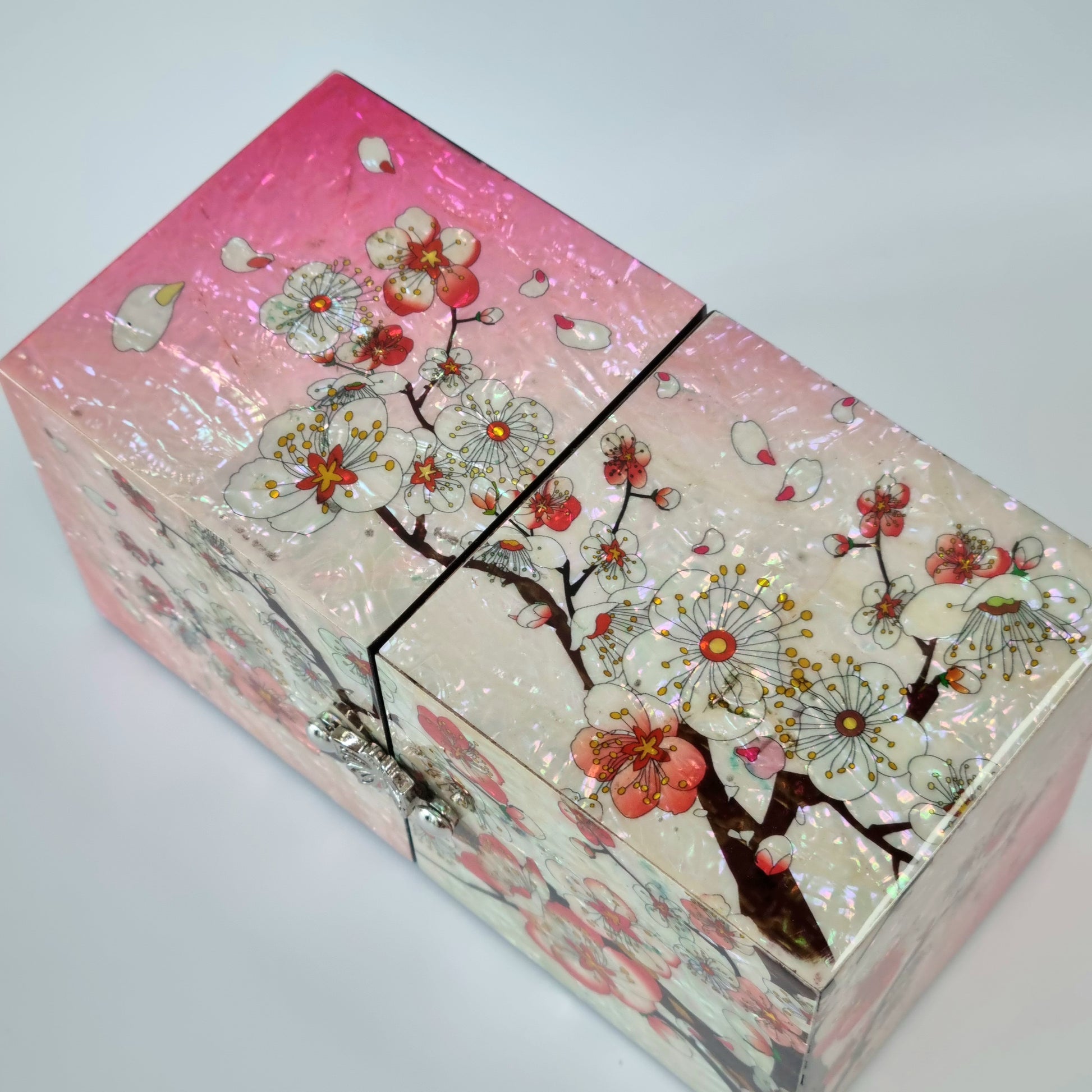 Korean plum blossom pink jewerly box made of mother of pearl with a spring feel