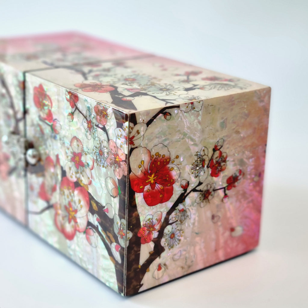 Korean plum blossom pink jewerly box made of mother of pearl with a spring feel
