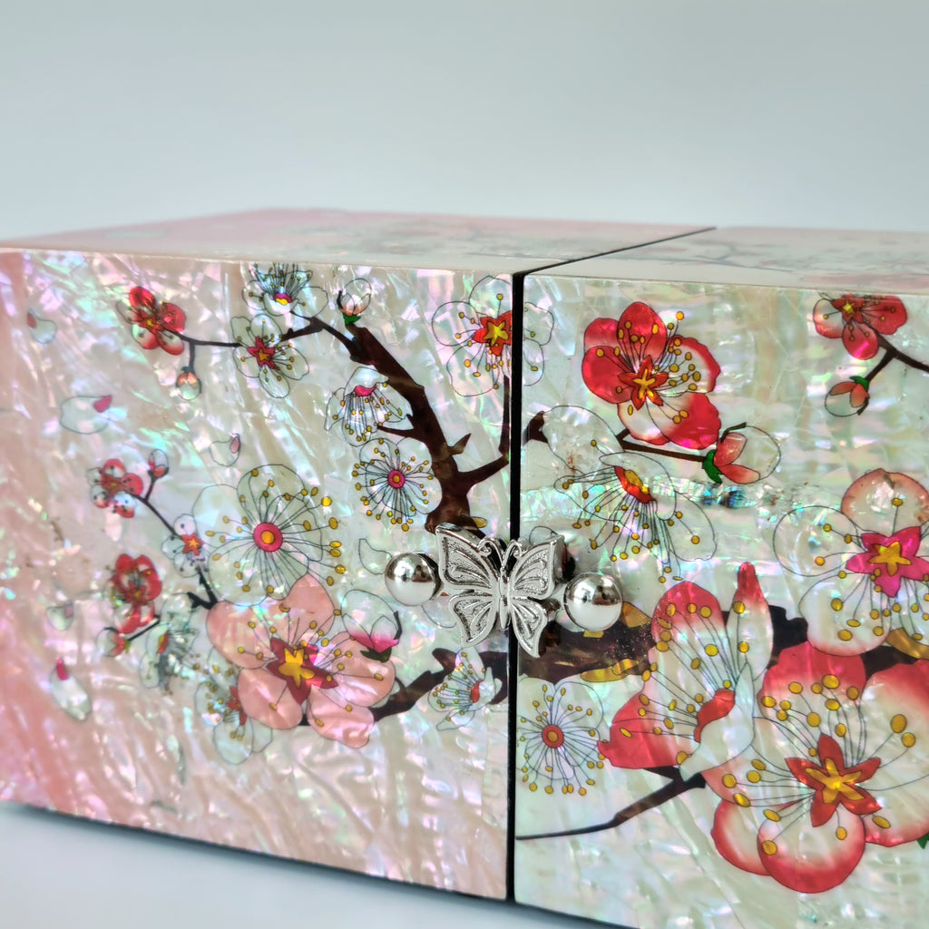 Korean plum blossom pink jewerly box made of mother of pearl with a spring feel