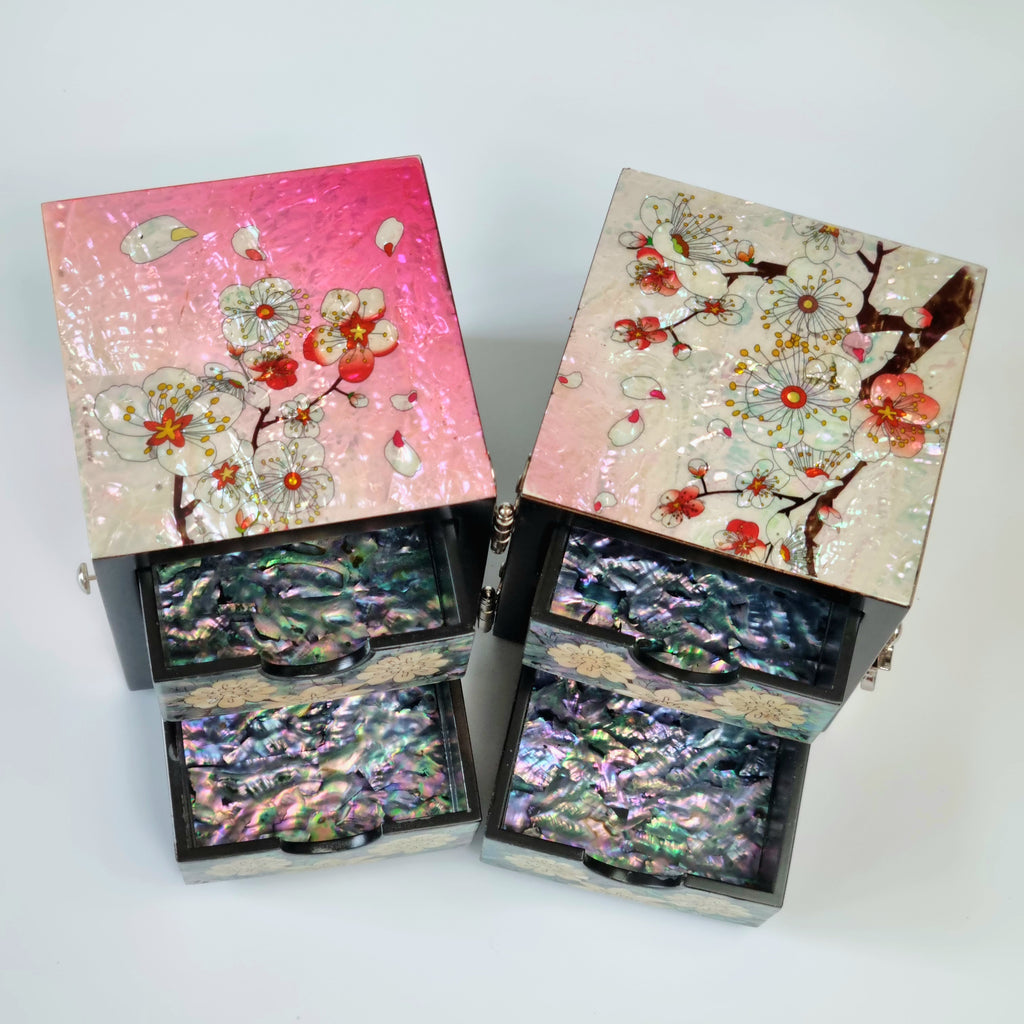 Korean plum blossom pink jewerly box made of mother of pearl with a spring feel