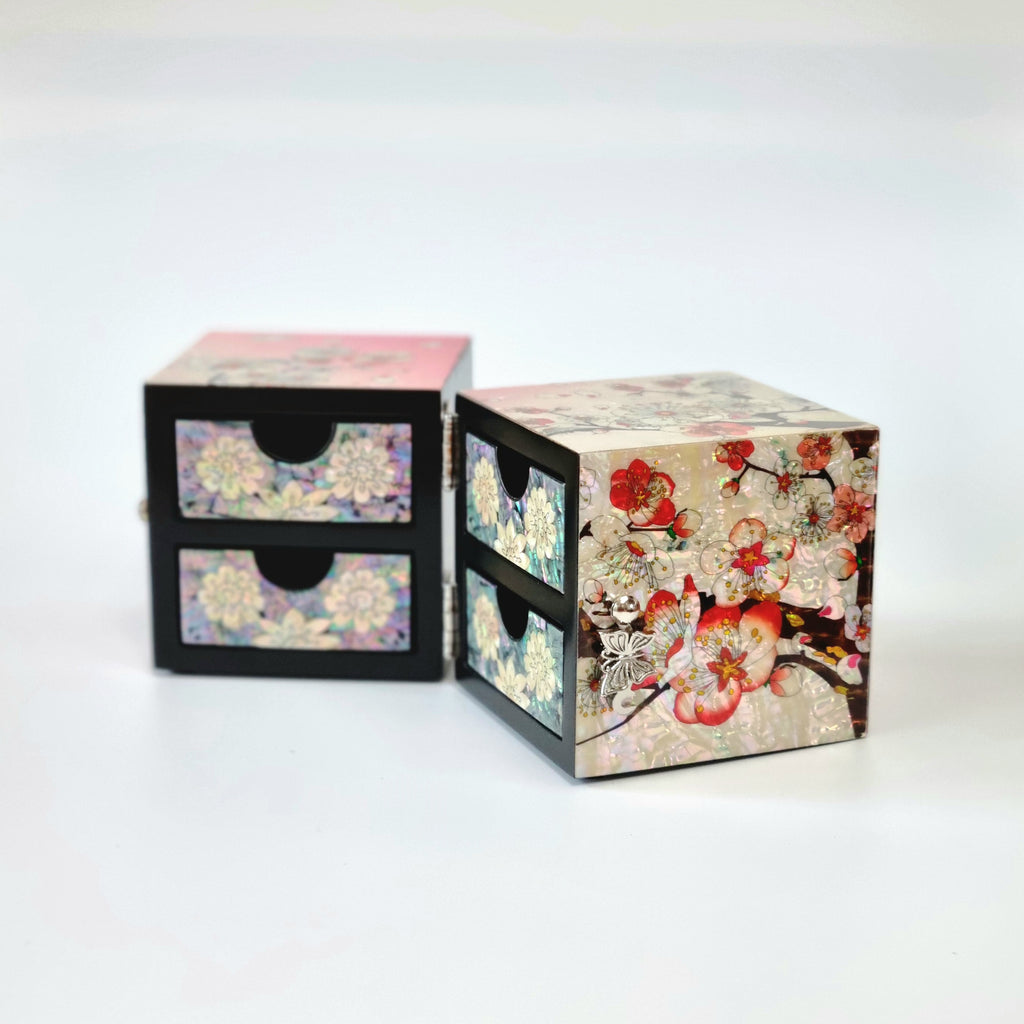 Korean plum blossom pink jewerly box made of mother of pearl with a spring feel