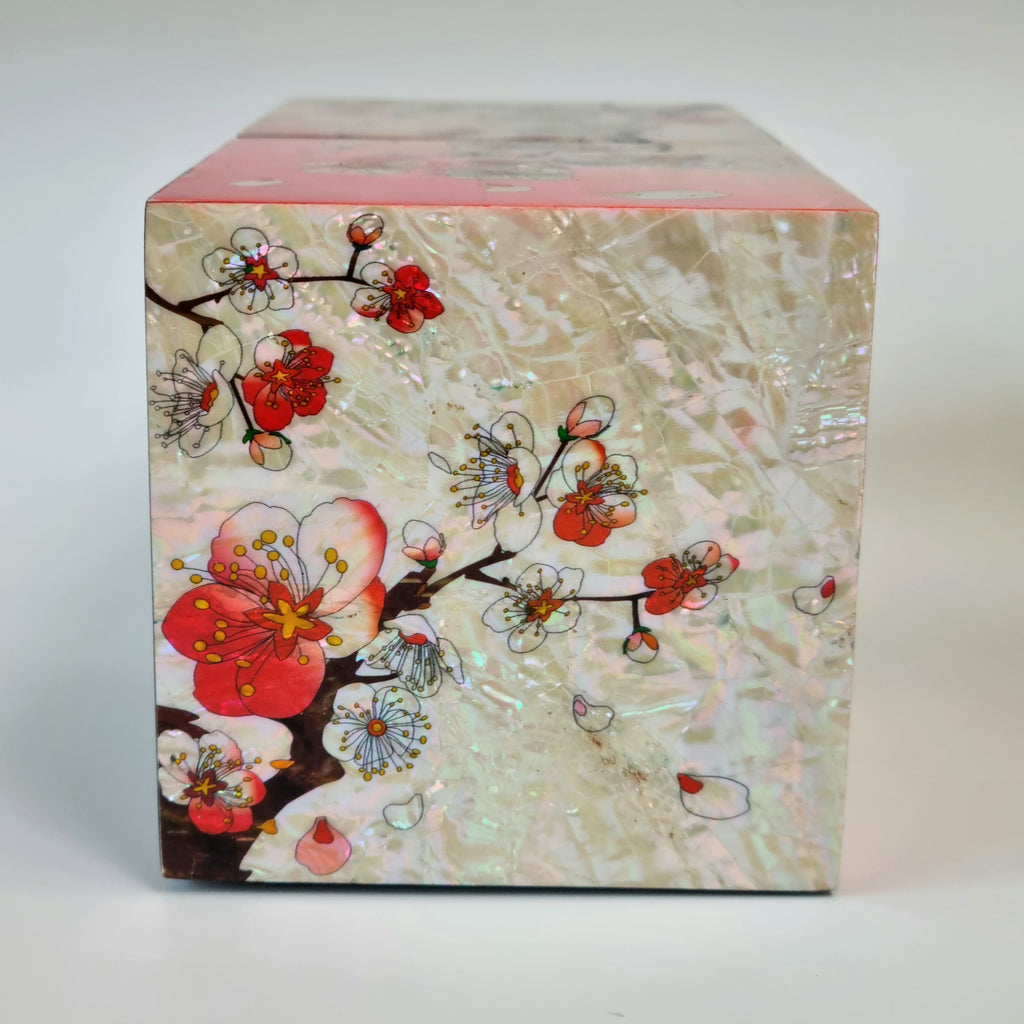 Korean plum blossom pink jewerly box made of mother of pearl with a spring feel