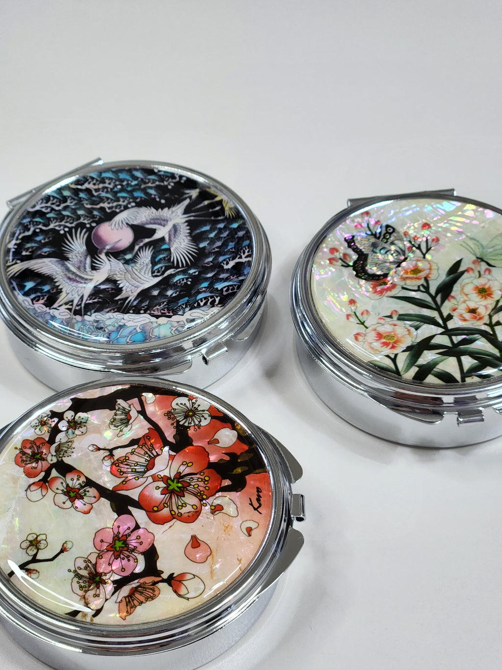 Portable Pill Organizer with Korean Traditional Paintings made of Mother of Pearl (3 types)