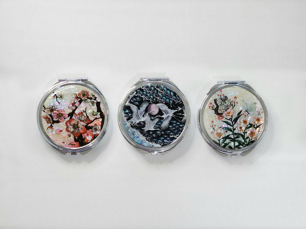 Portable Pill Organizer with Korean Traditional Paintings made of Mother of Pearl (3 types)
