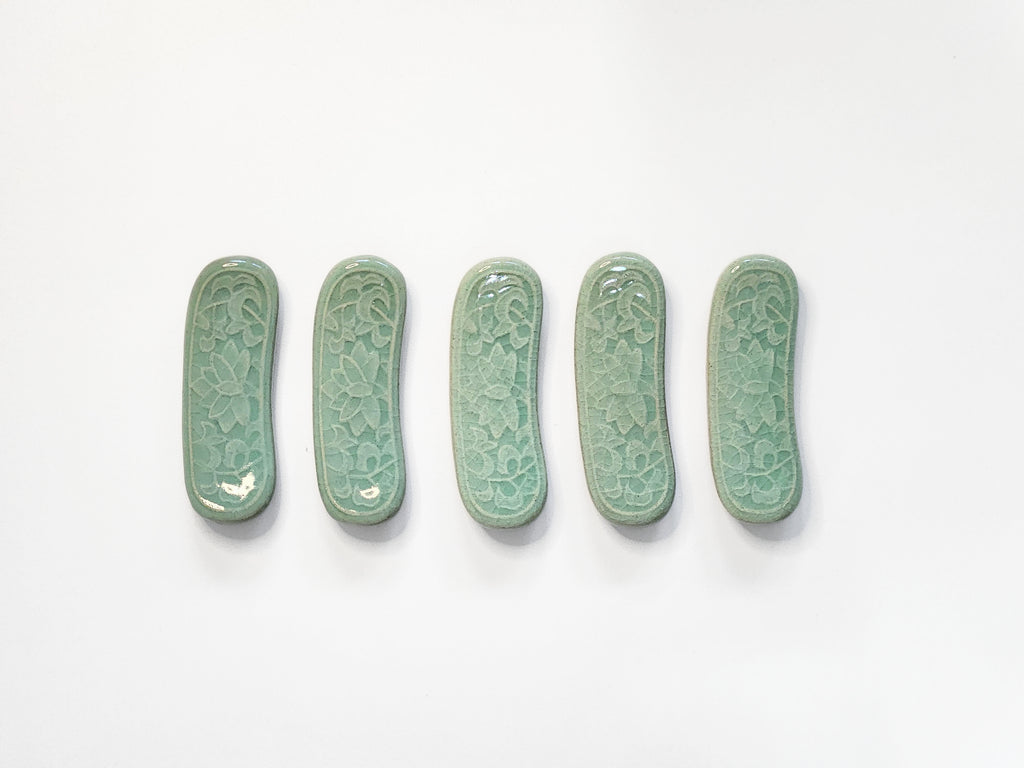 Celadon Arabesque Pattern Cutlery Spoon Chopsticks Rest Set (5P)