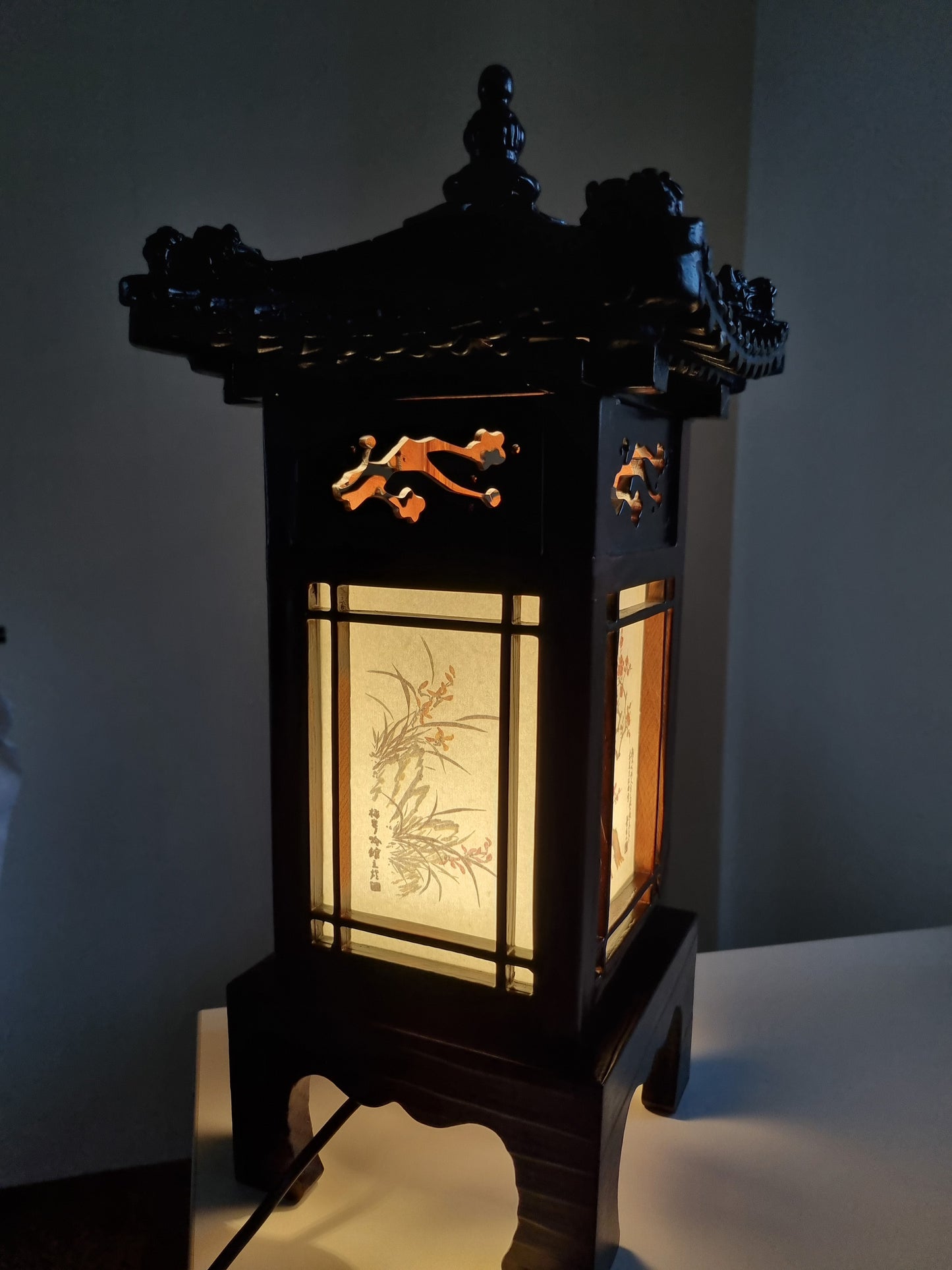 Korean Traditional Hanok Roof Tiles Desk or Floor Lamp The Four Gracious Plants Hanji Lanterns