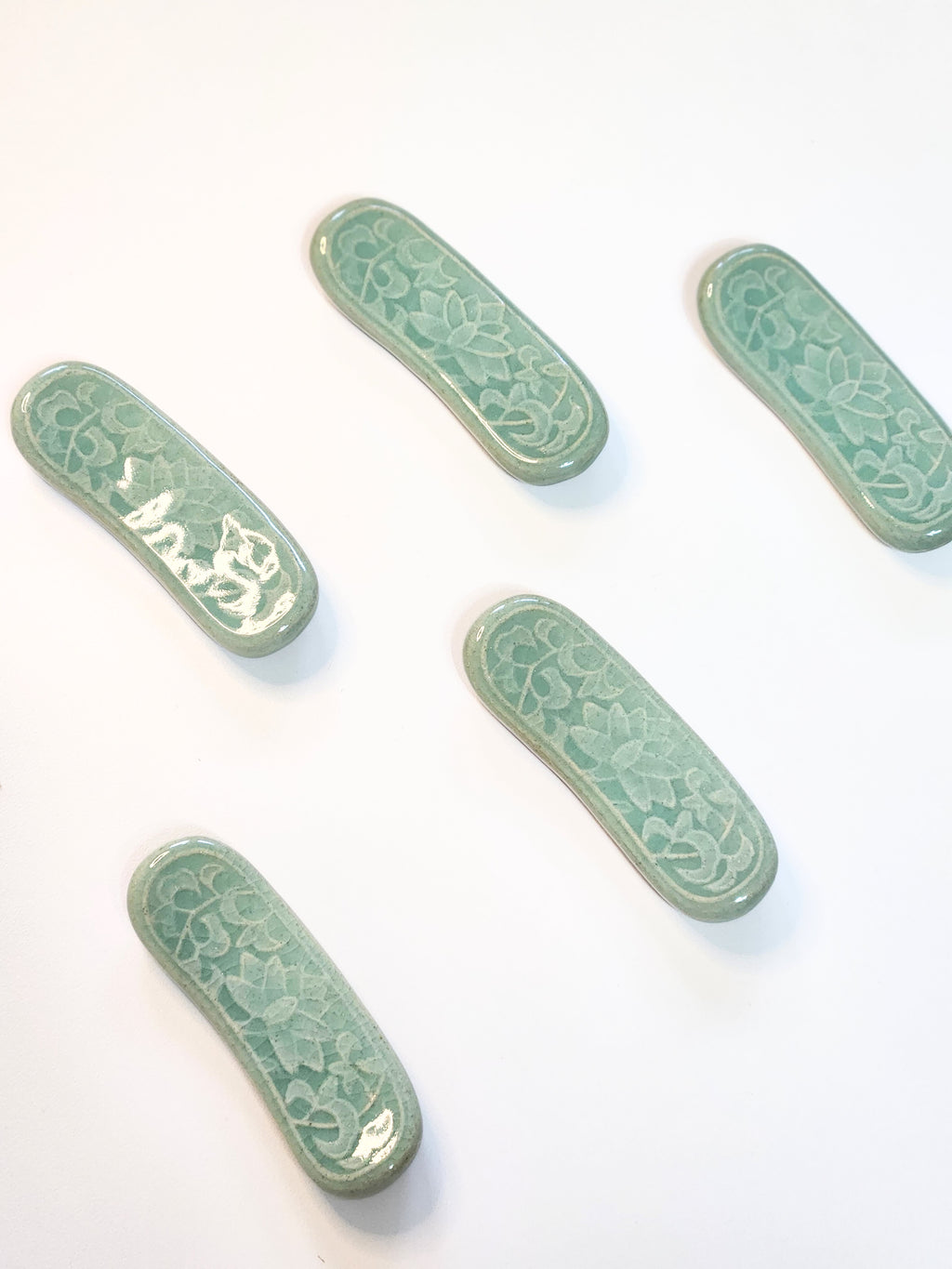 Celadon Arabesque Pattern Cutlery Spoon Chopsticks Rest Set (5P)