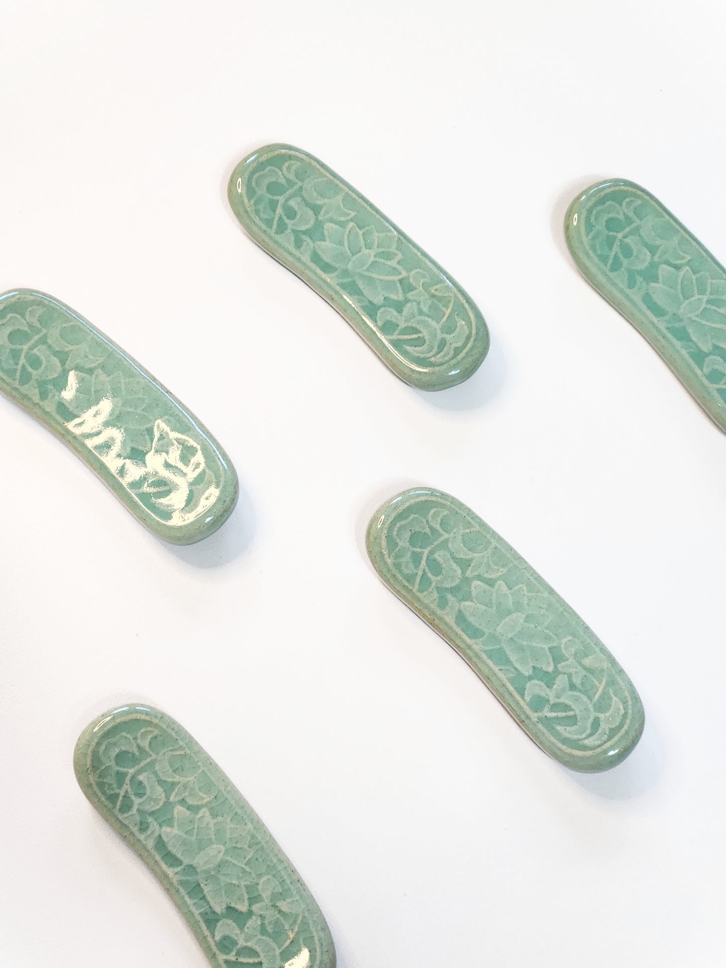 Celadon Arabesque Pattern Cutlery Spoon Chopsticks Rest Set (5P)