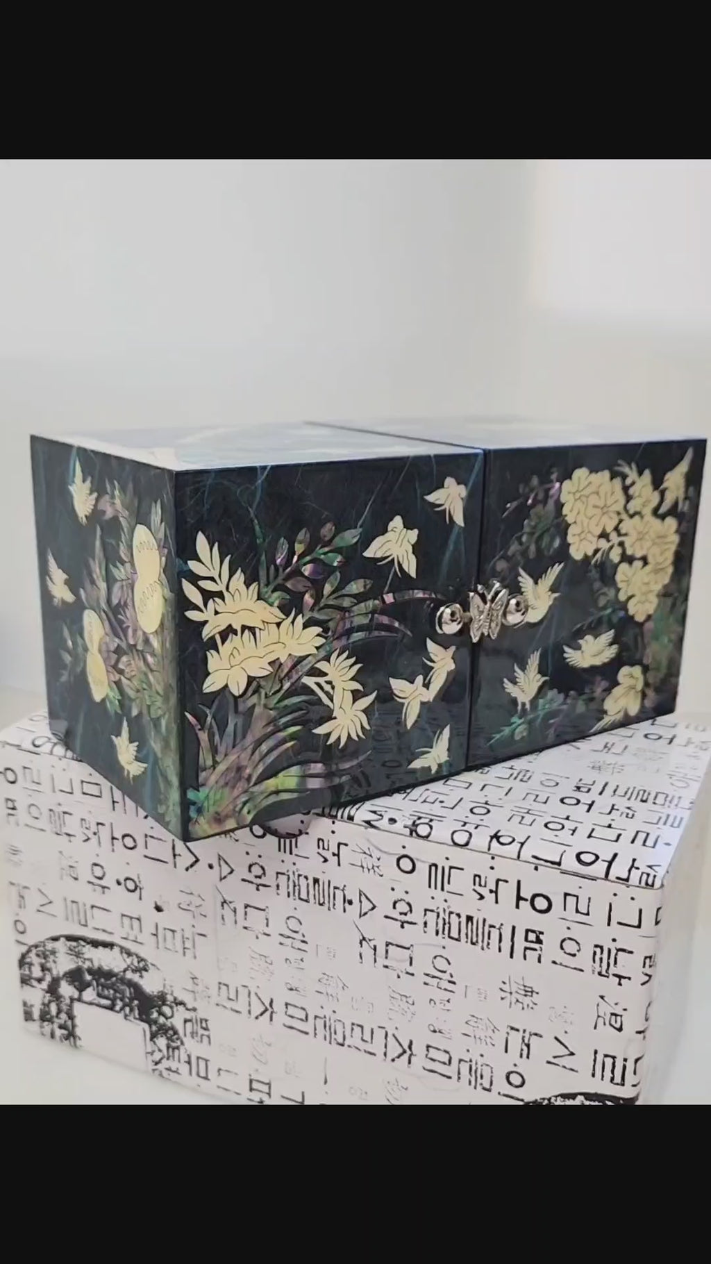 Korean Hanji Ssanghap (the Four Gracious Plants) blue secret mother of pearl jewelry box