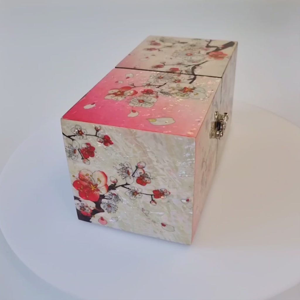 Korean plum blossom pink jewerly box made of mother of pearl with a spring feel