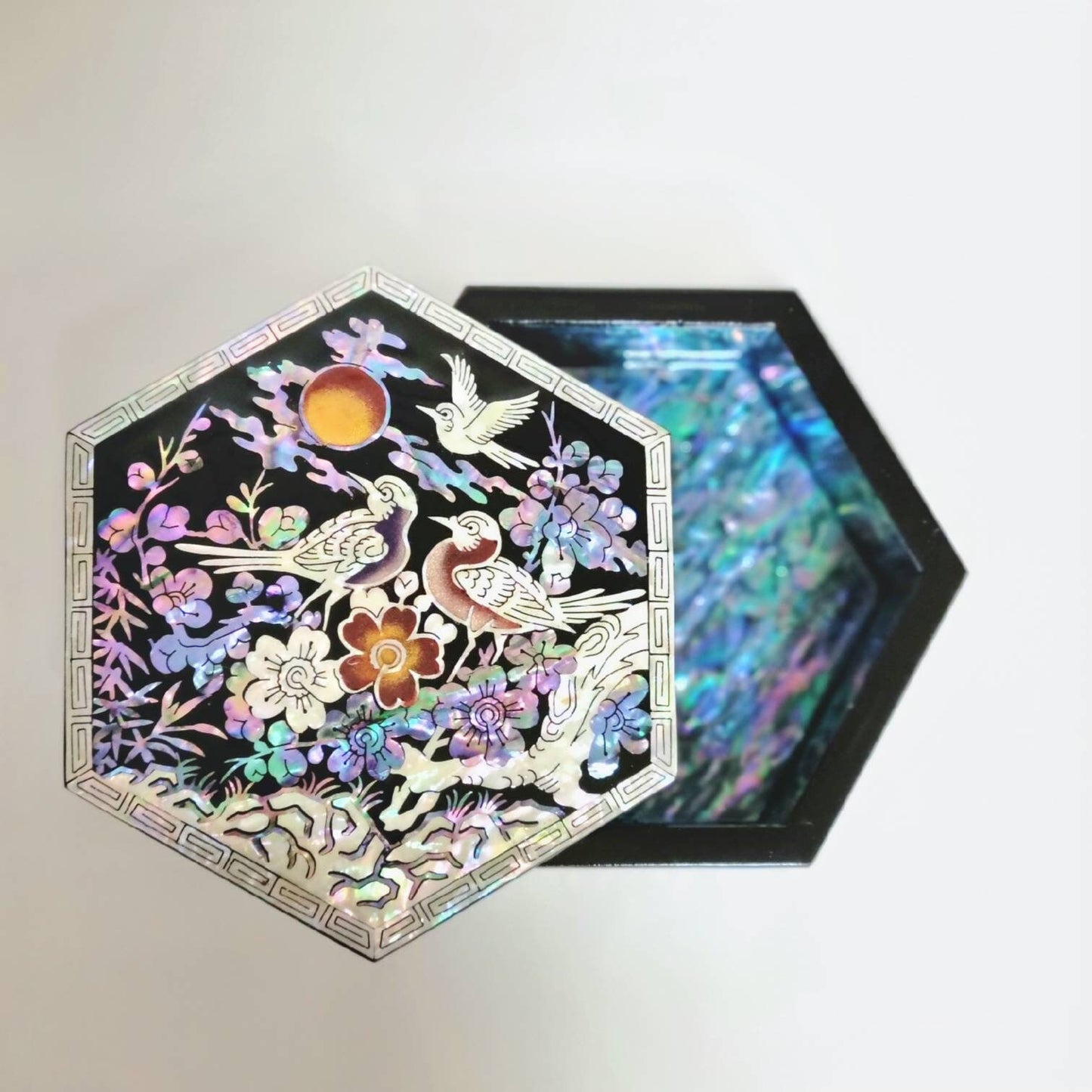 Korean Najeon lacquerware, mother of pearl hexagon box (small)