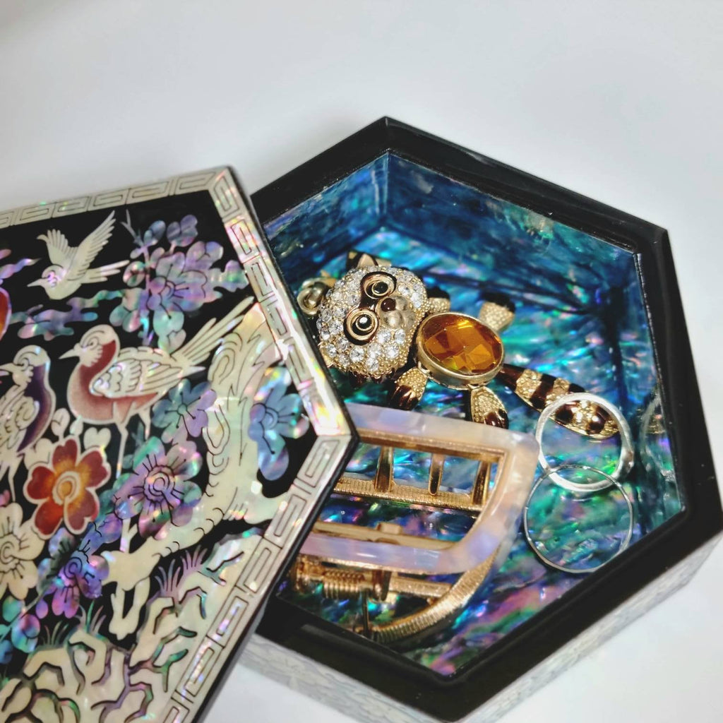 Korean Najeon lacquerware, mother of pearl hexagon box (small)