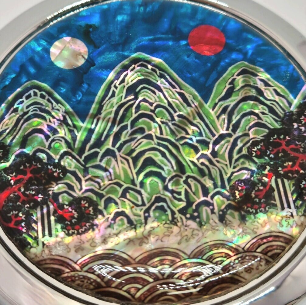 Korean traditional mother of pearl Ilwolobongdo hand mirror