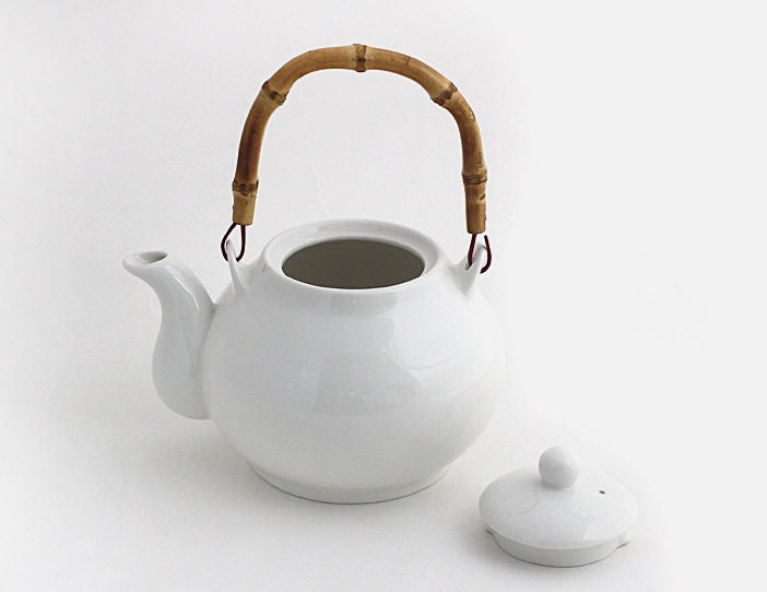 Korean traditional white porcelain teapot bamboo handle kettle