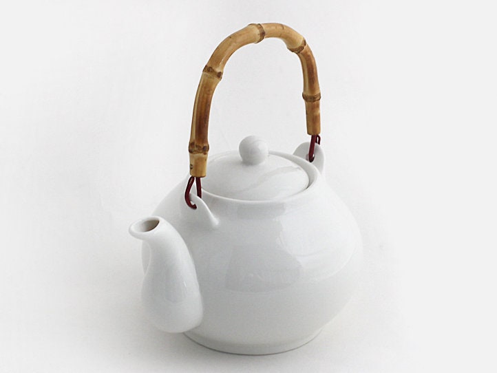 Korean traditional white porcelain teapot bamboo handle kettle